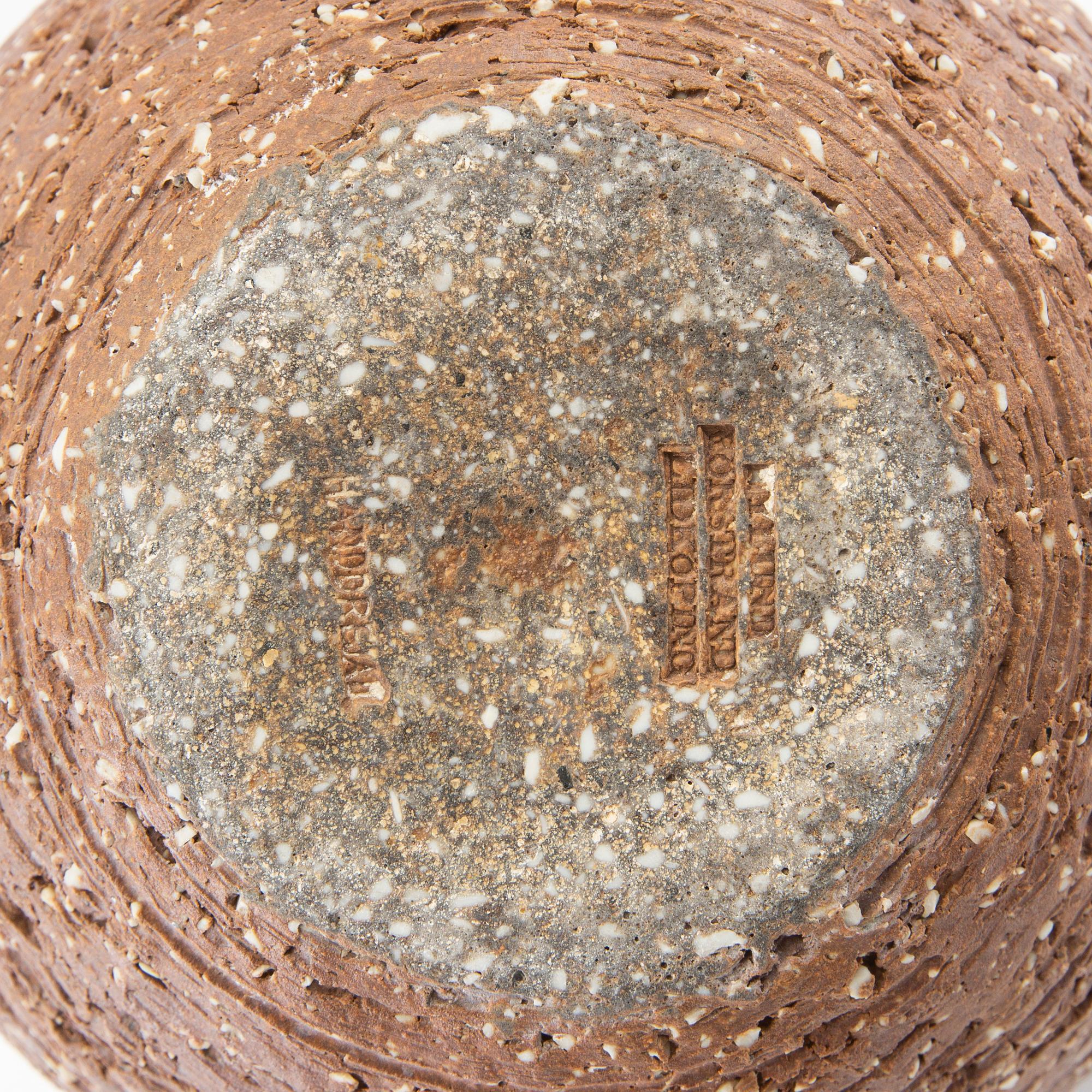 Gunnar Nylund, vas signerad Rörstrand/Lidköping chamotte.