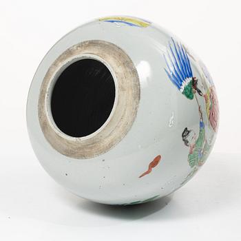 A famille rose jar, Qing dynasty, 18th century.