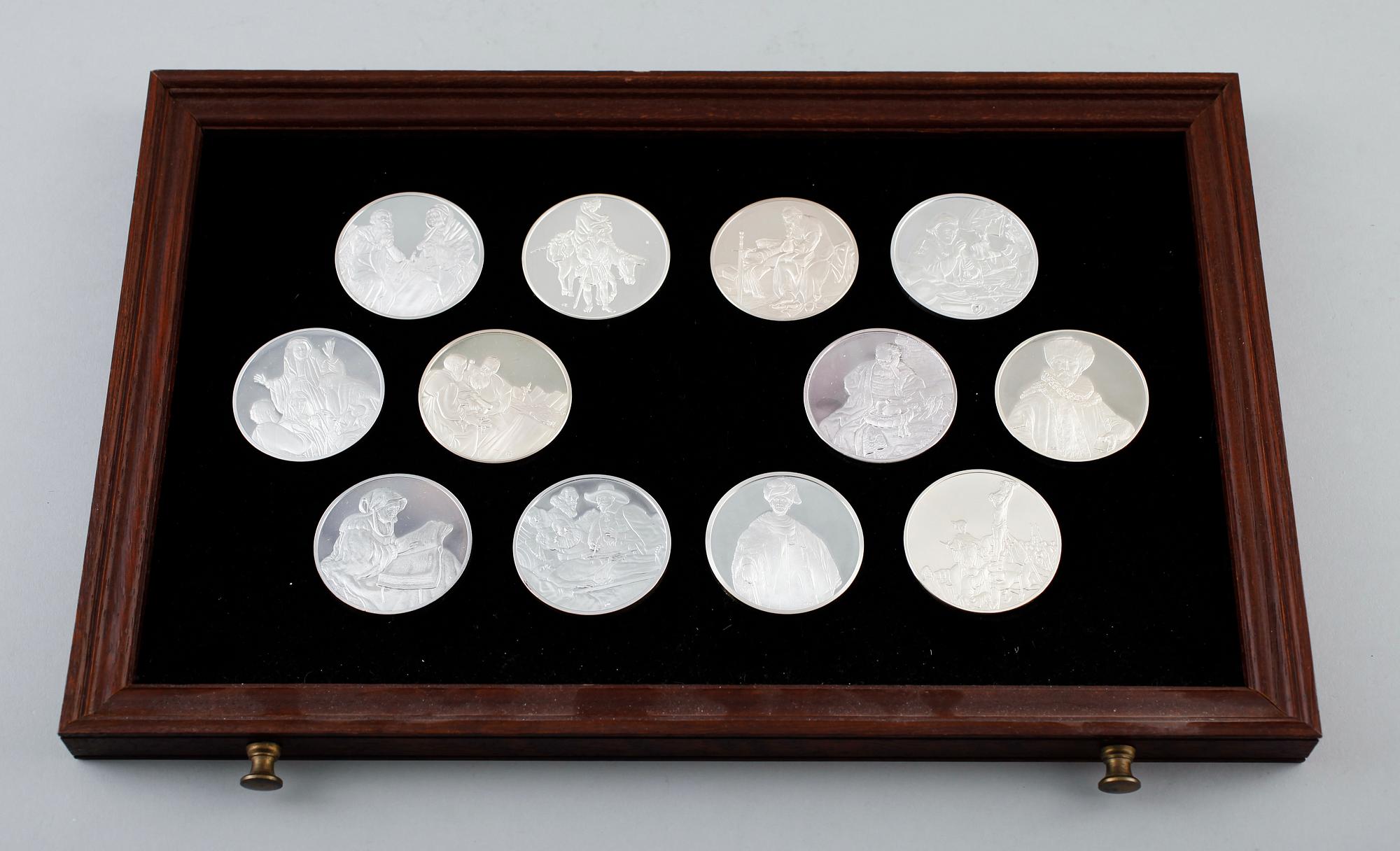 SAMLARMYNT, 50 st, sterlingsilver. Total silvervikt ca 3300 g.
