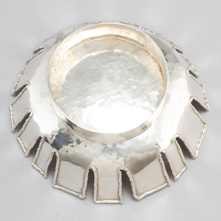 CLAËS E. GIERTTA, a sterling silver bowl, Nordisk Kokusai Ab, Stockholm 1975.