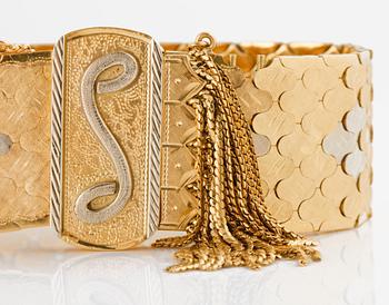 An tricolor gold bracelet with Italian hallmarks.