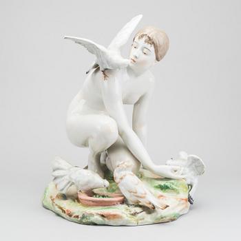 A porcelain figurine possibly Wien, first half of the 20th century.