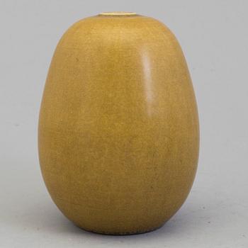 A stoneware vase by Erich and Ingrid Triller, Tobo.