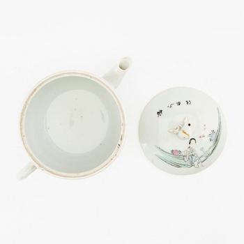 A set of two Chinese tea pots and a tea caddy, early 20th century.
