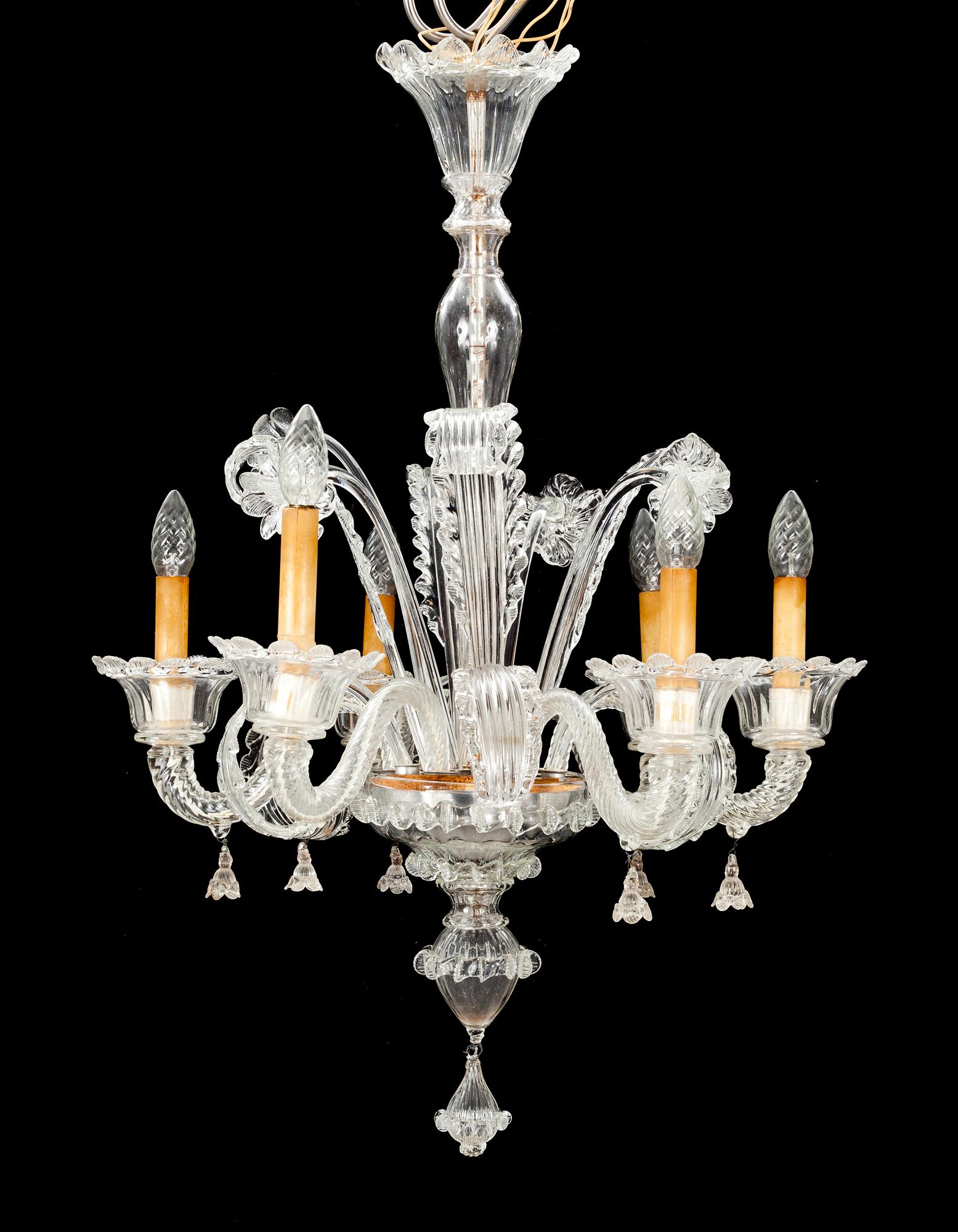 TAKKRONA, venetiansk, 1900-talets mitt. Höjd 85 cm.