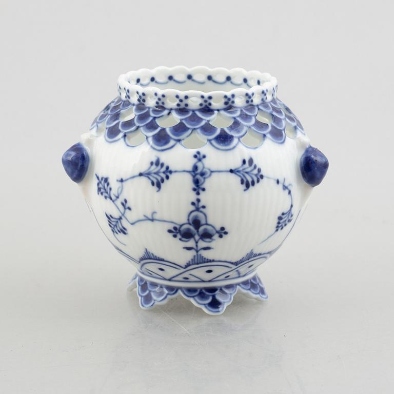 A "Blue fluted full lace" / "Musselmalet" small vase, Royal Copenhagen, model 1043, around 1900.