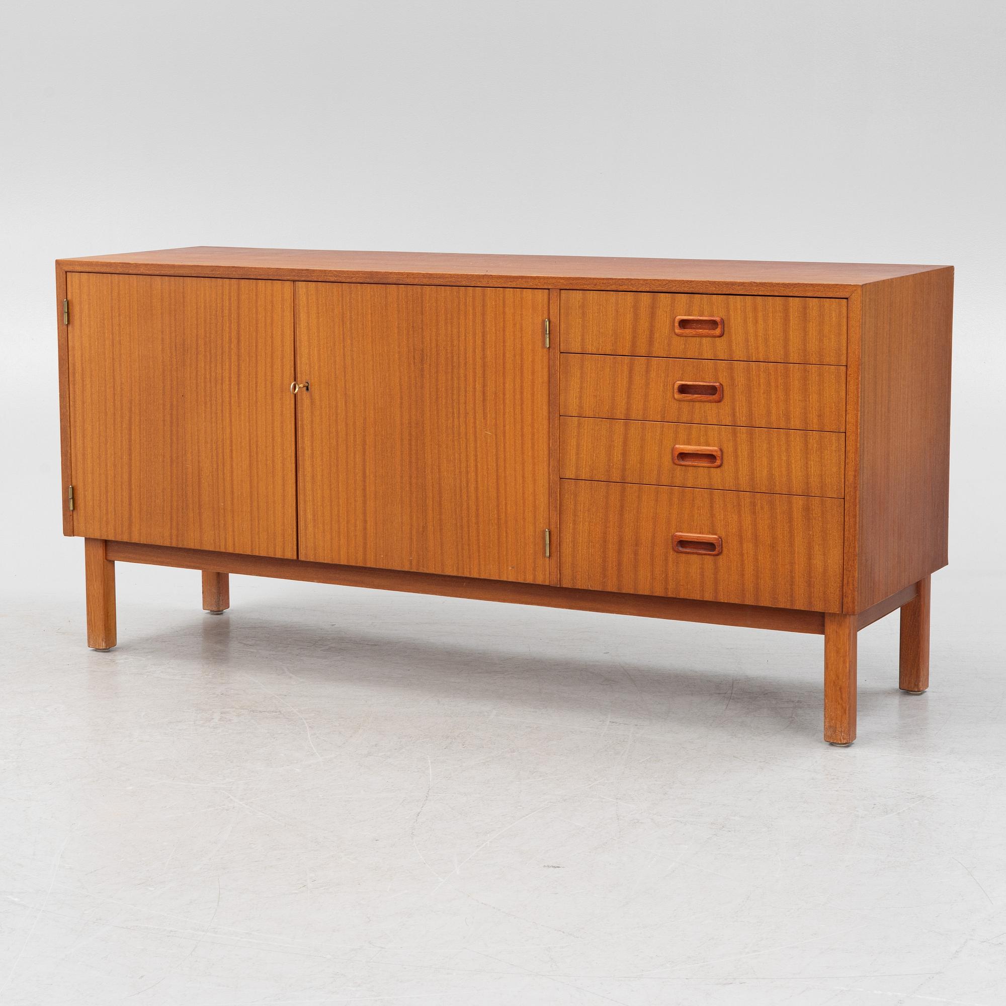 Sideboard, 1900-talets mitt.