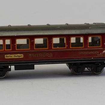 18 parts of modelltrains including Märklin, Bing Wercke, Karl Bub Germany, first half of the 20th century.