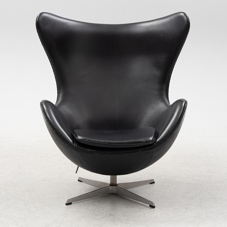 Arne Jacobsen, fåtölj, "Ägget", model 3316, Fritz Hansen, Danmark, 2002.
