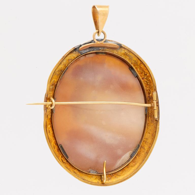 Brooch /pendant 18K gold shell cameo, probably 1800s, approx 6 x 5 cm.