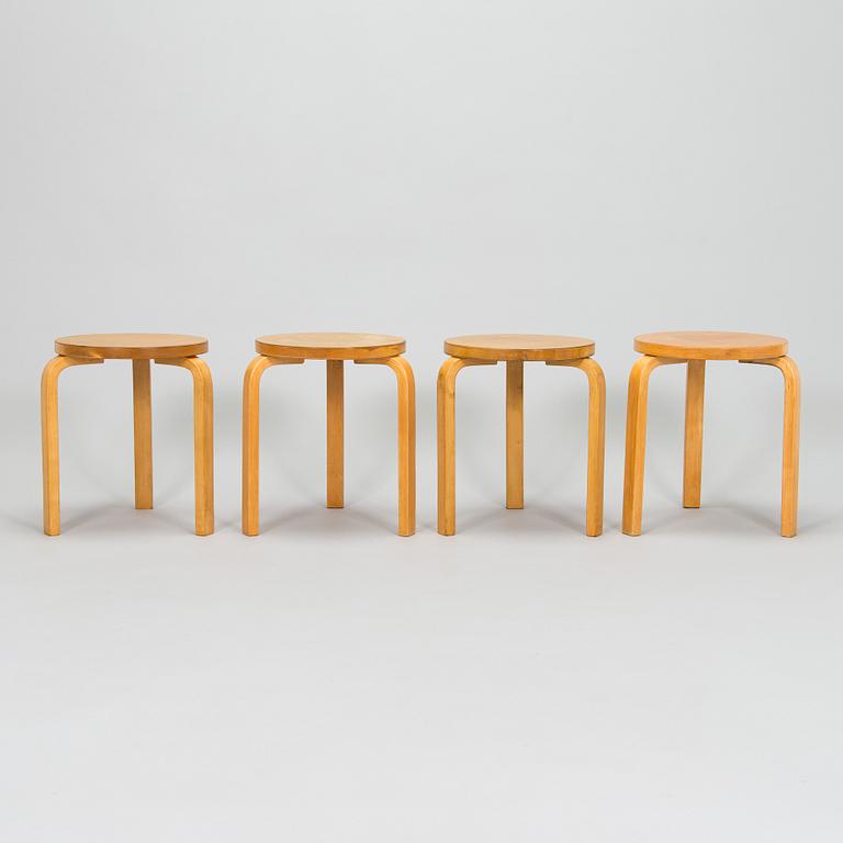 Alvar Aalto, jakkaroita, 4 kpl malli 60, O.Y. Huonekalu- ja Rakennustyötehdas A.B. 1900-luvun puoliväli.