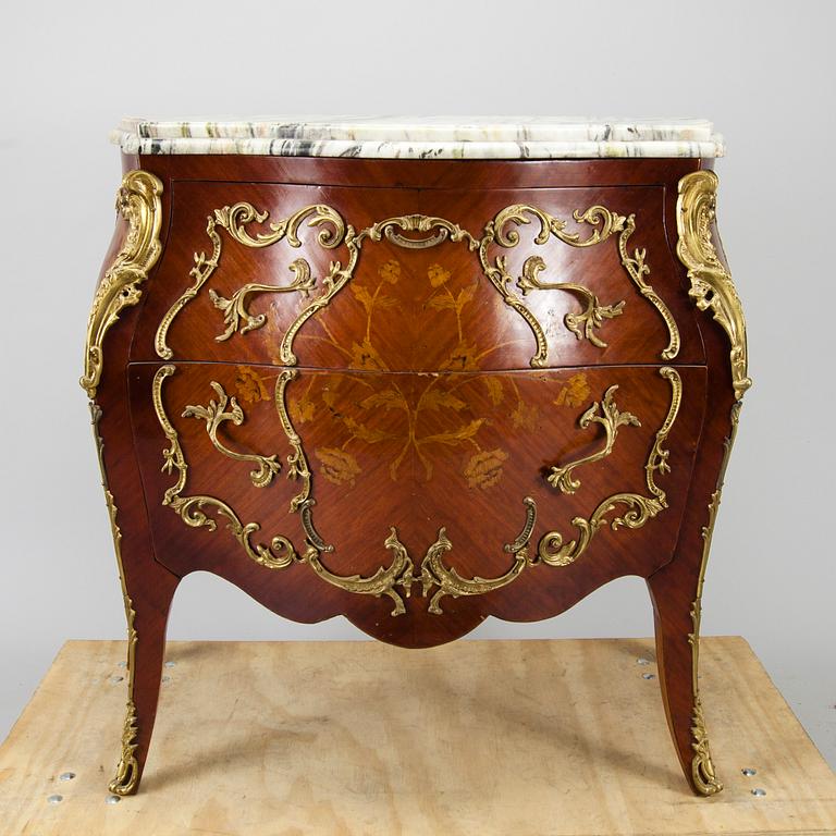 BYRÅ, rokokostil, 1900-talets senare hälft.