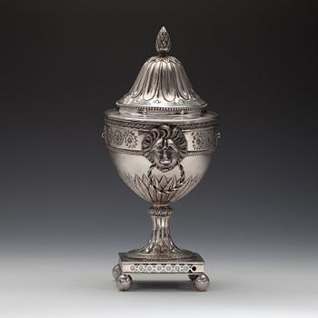 SOKERIKKO, hopeaa Stralsund 1700 l. loppu. Leimattu GJD. Korkeus 26,5 cm. Paino 833 g.