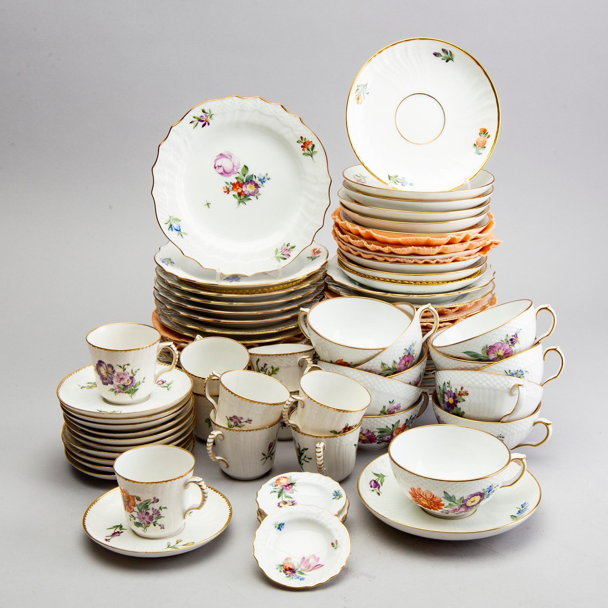 Royal Copenhagen, Kaffeservis, ca 60 delar, porslin, "Sachsisk Blomst", Kunglig Dansk.