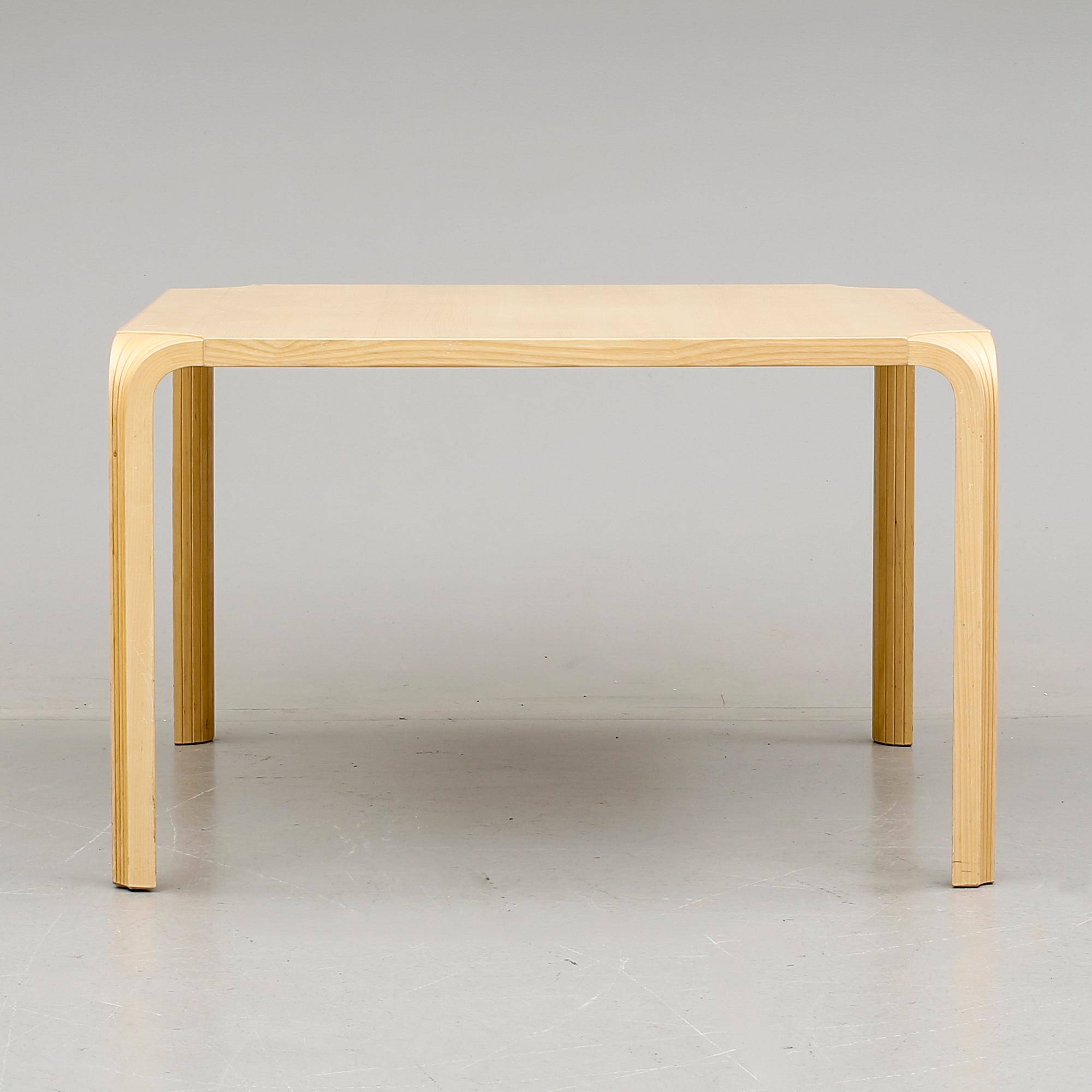 SOFFBORD, "Fan leg table", Alvar Aalto, Artek, 1900-talets slut.