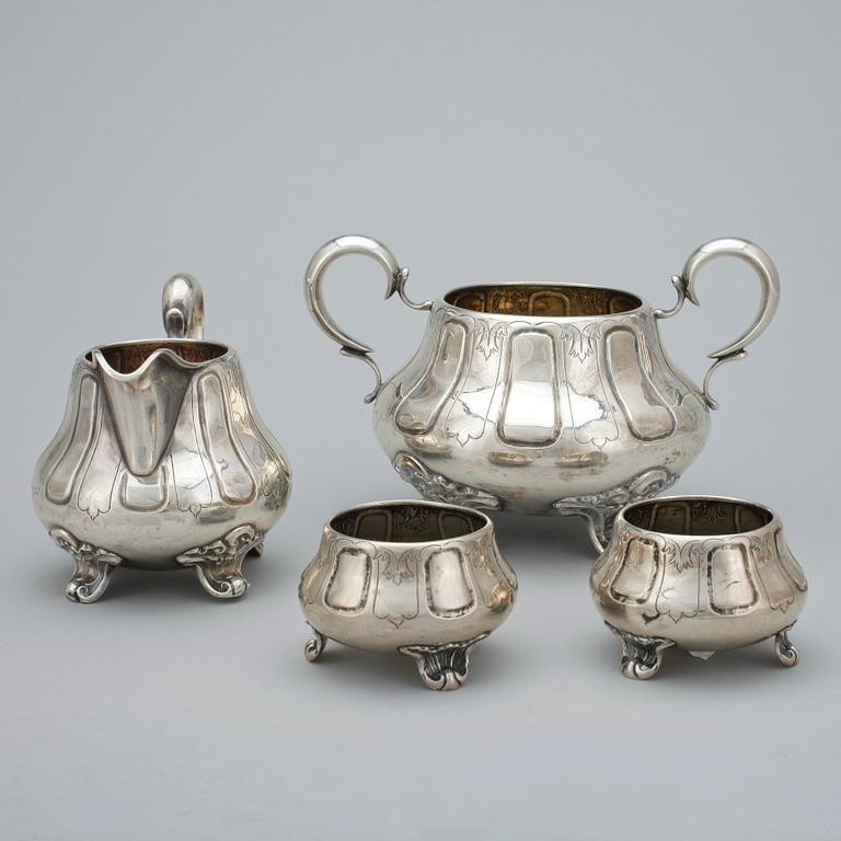SERVISDELAR, 4 st. Silver. Total vikt ca 466 g.