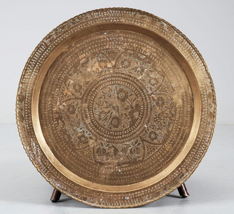 BRICKBORD. Orientaliskt. 1900-talets andra hälft.