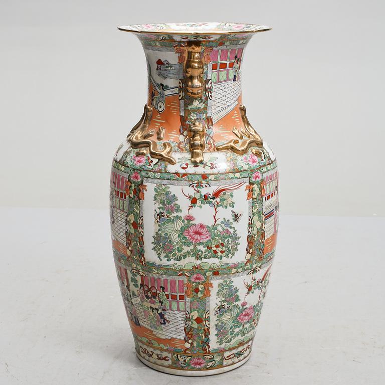 GOLVURNA, porslin, Kina, Kanton, 1900-tal.
