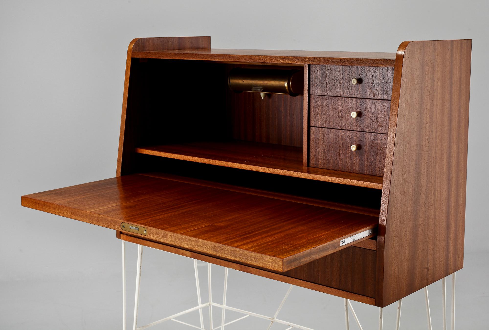 SEKRETÄR, 1900-talets mitt.