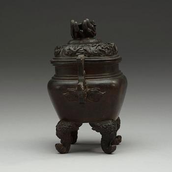 A bronze censer, Qing dynasty, 17th/18th Century.