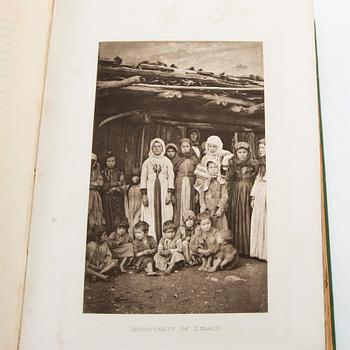 Freshfield, Douglas W.: The Exploration of the Caucasus. Förstaupplaga 1896. 2 band. Fotograf Vittorio Sella.