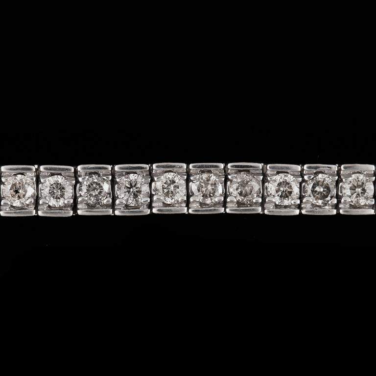 A brilliant cut diamond bracelet, total carat weight circa 2.60 cts.