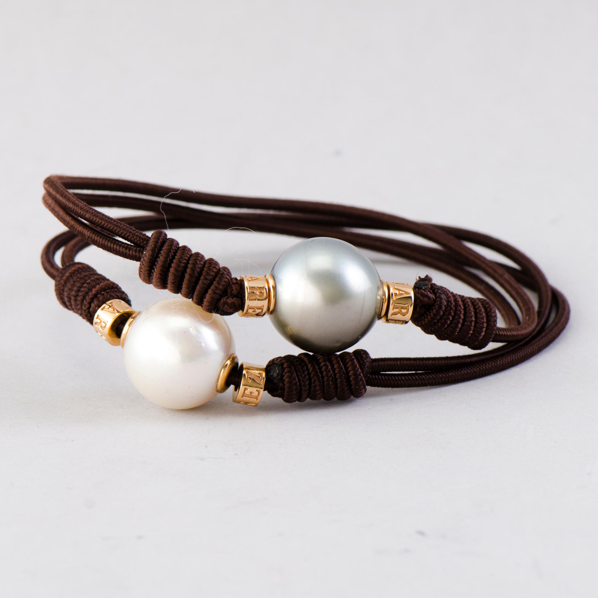BRACELETS, 2 pcs, cultured pearls, 18K gold. Suarez, Spain.