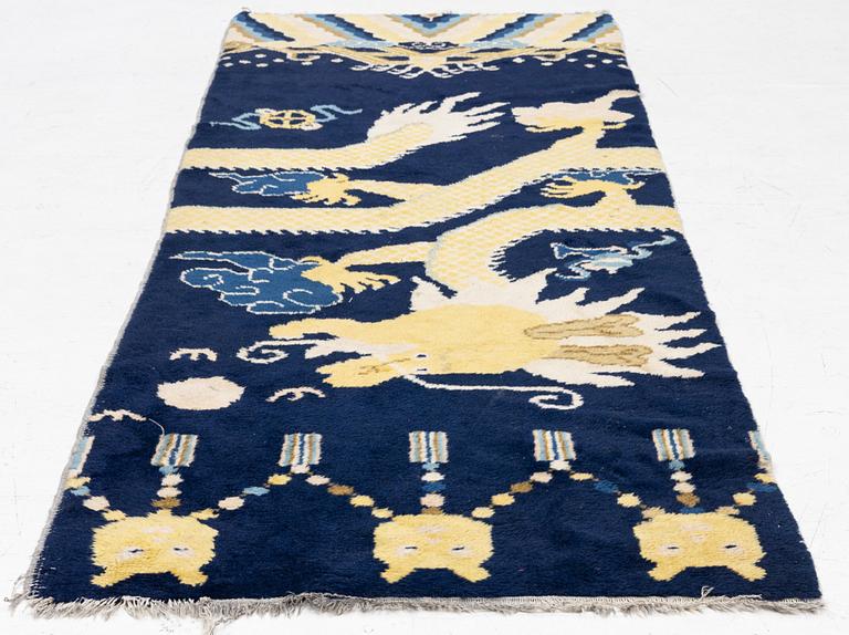 Pelarmatta, old Kina, ca 238 x 80 cm.