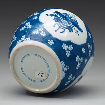 A blue and white jar, Qing dynasty, 18th Century.