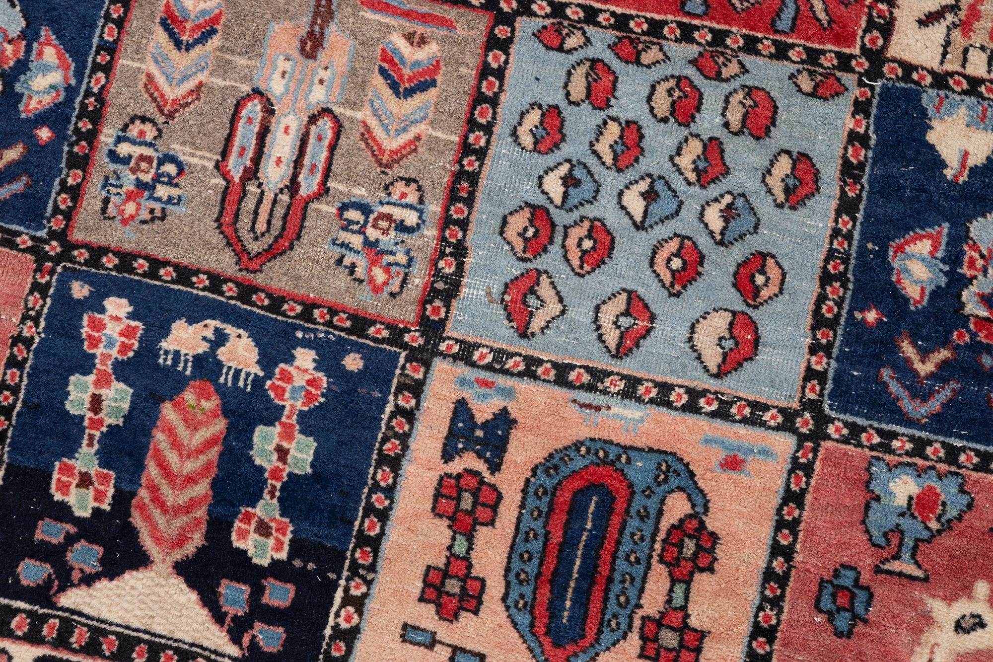 Rug, Bakhtiari, approx. 302 x 160 cm.