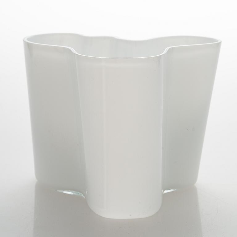Alvar Aalto, a '3030' vase signed Alvar Aalto 3030.