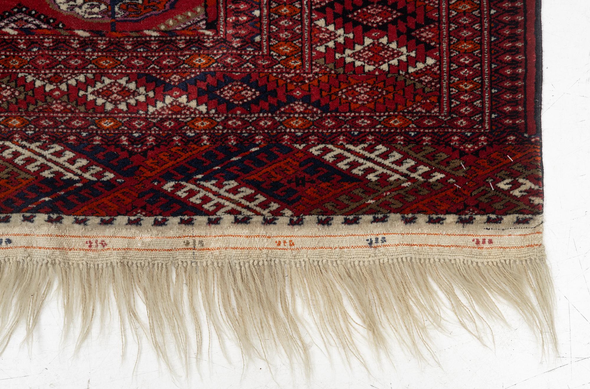 An oriental rug, c. 184 (+4cm flat weave on each end) x 133 cm.
