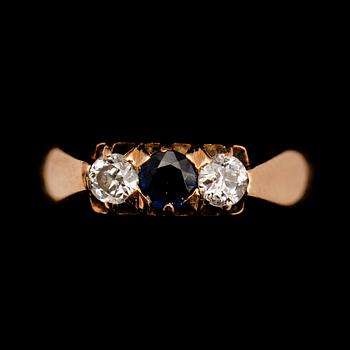 RING, 18 k, med 2 briljanter samt safir, CG Hallberg.