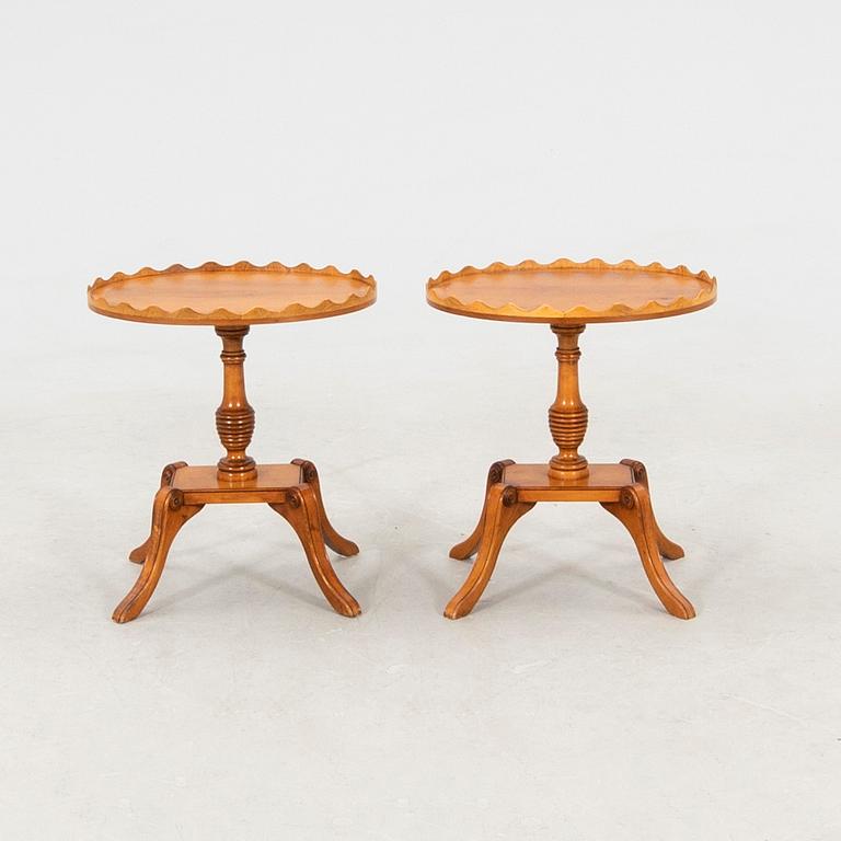 Side tables, a pair of modern manufacture.