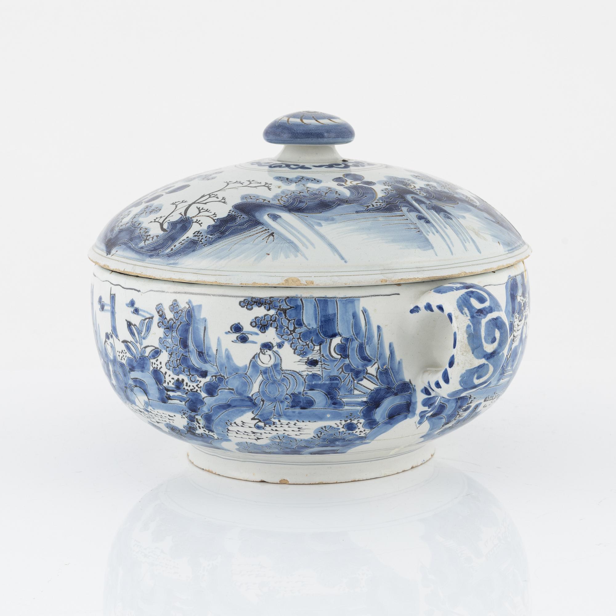 A faiance tureen s.k. kallskålskål, 18th Century.