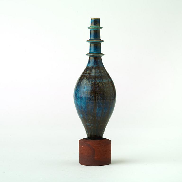 A Wilhelm Kåge 'Farsta Spirea' stoneware vase, Gustavsberg studio, Sweden 1956.