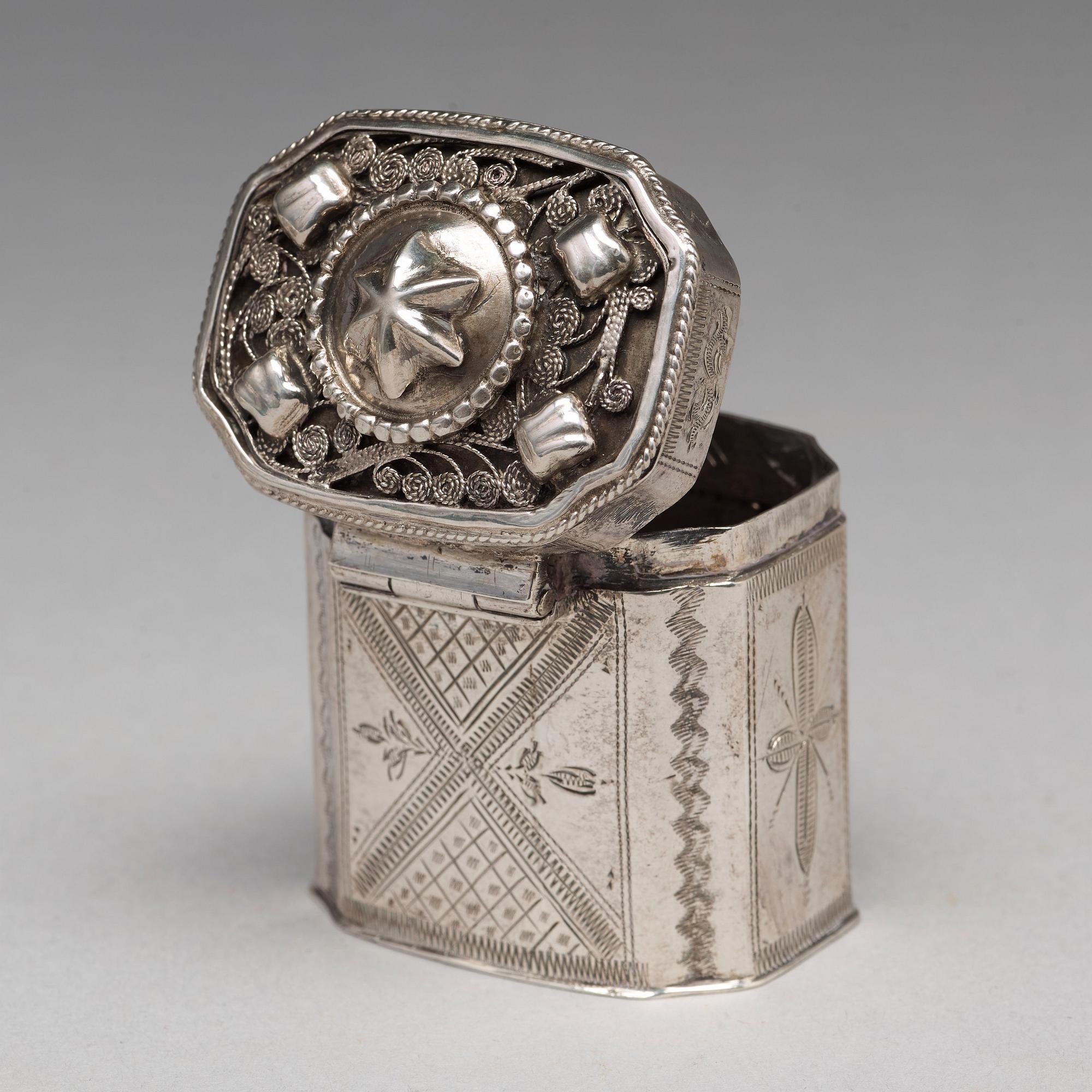 Dosor, 3 st, silver, en Moskva 1861, två stycken Holland, sannolikt 1800.tal.