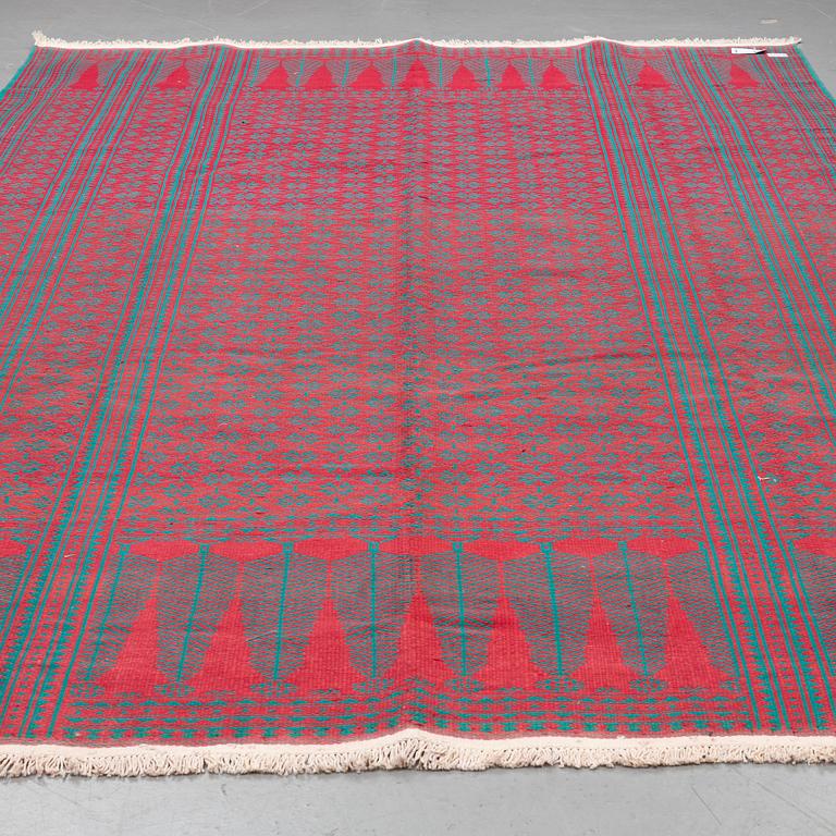 Matta, slätväv, Zilo, ca 303 x 242 cm.