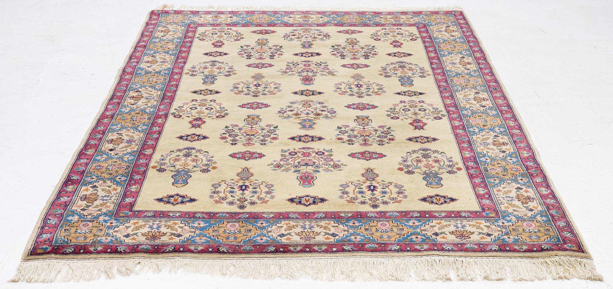 A 'Karistan' carpet, Romania, 275 x 182 cm.
