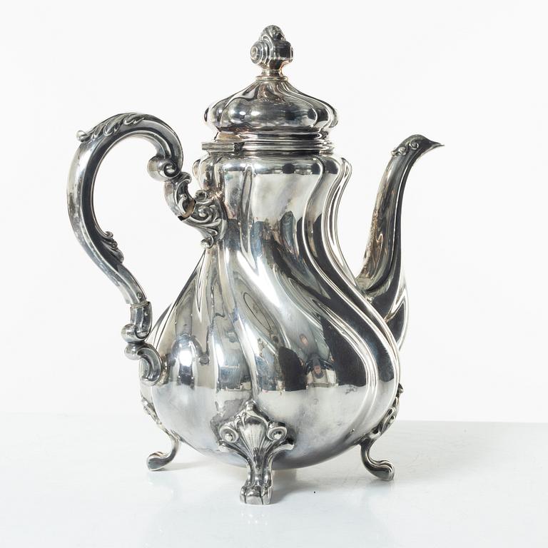 A Norwegian silver Rococo style coffee pot, cream jug, and sugar bowl, Norsk Filigransfabrikk, Oslo circa 1920.