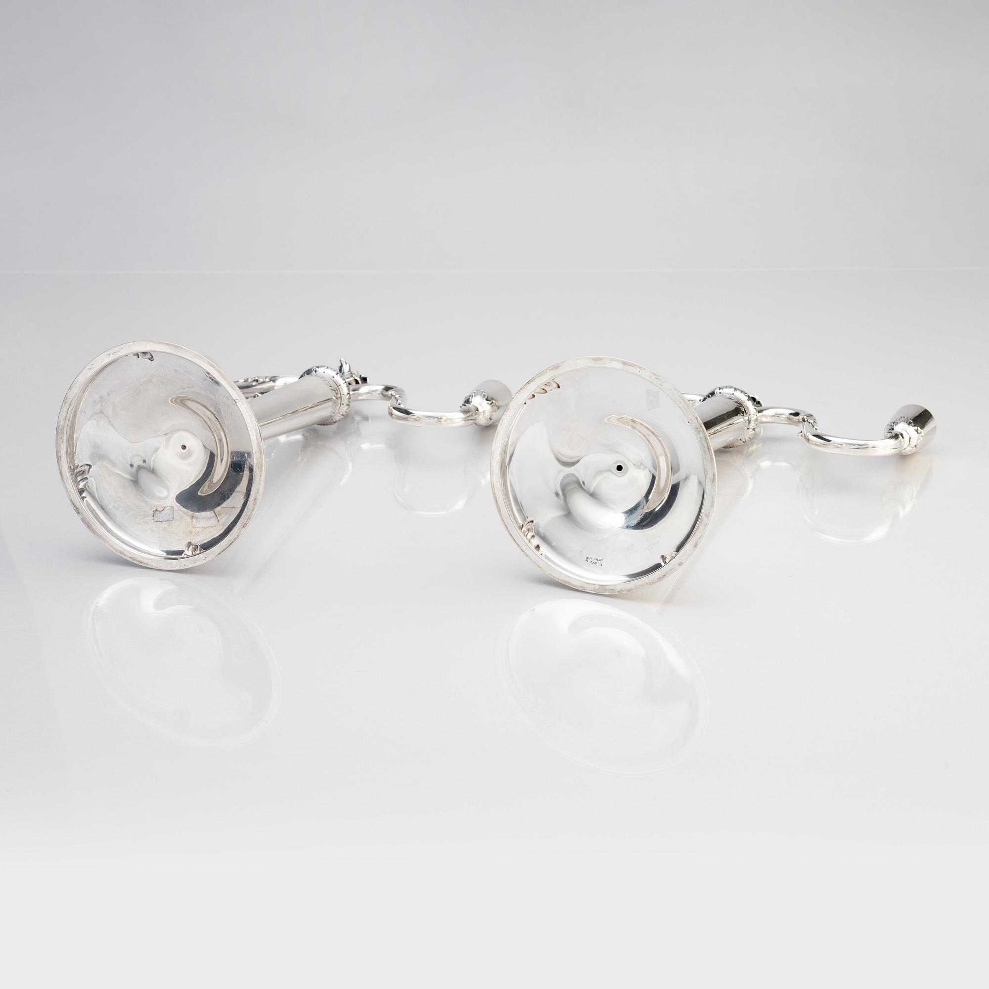 Kandelabrar, ett par, tvåarmade, silver, W.A. Bolin, Stockholm 1948.