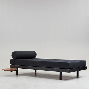 JEAN PROUVÉ & CHARLOTTE PERRIAND, dagbädd med sidobord, "Scal No 450" "Antony", Frankrike, ca 1954.