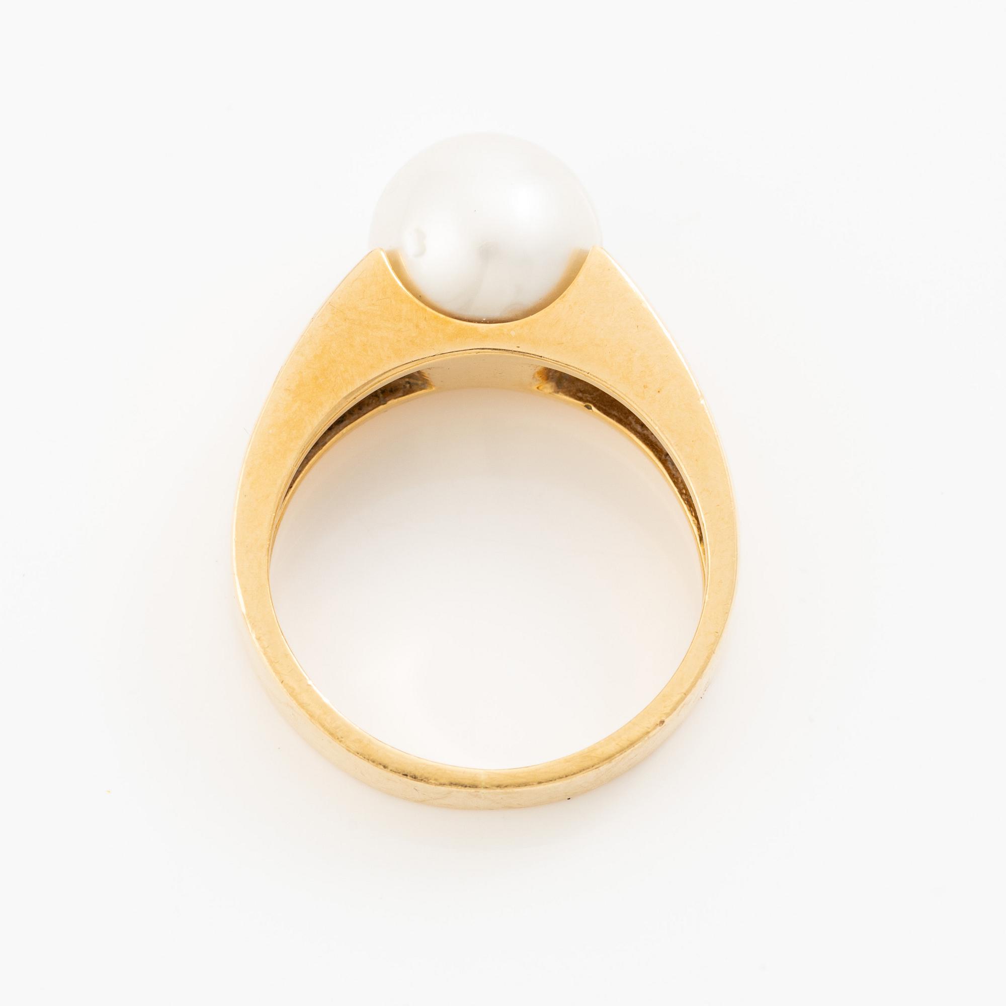Ring, 18K gold with pearl.