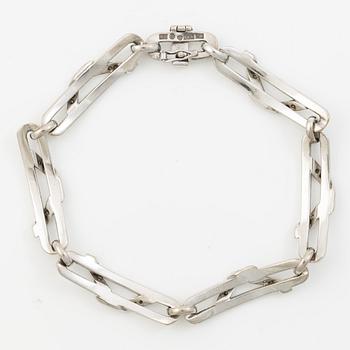Engelbert bracelet 18K white gold with round brilliant-cut diamonds.