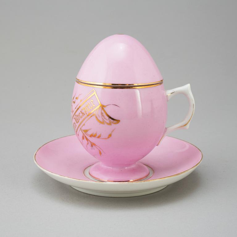 A Kuznetsov porcelaine teacup with lid, Russia, ca 1900.