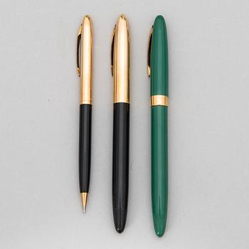 Sheaffer's, two reservoir pens and a pencil, 14K gold tips. USA, mid 20th-century.