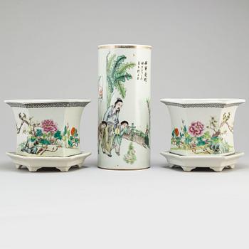 A pair of Chinese pots with dishes, and a hat stand, 20th century.