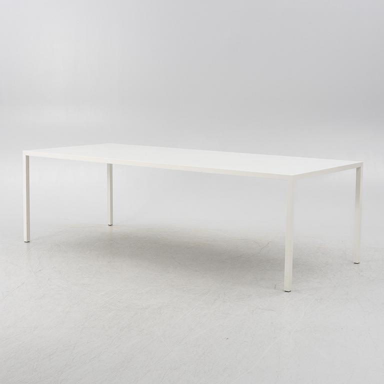 Michele Cazzaniga, matbord, "Tense Table", MDF Italia, samtida.