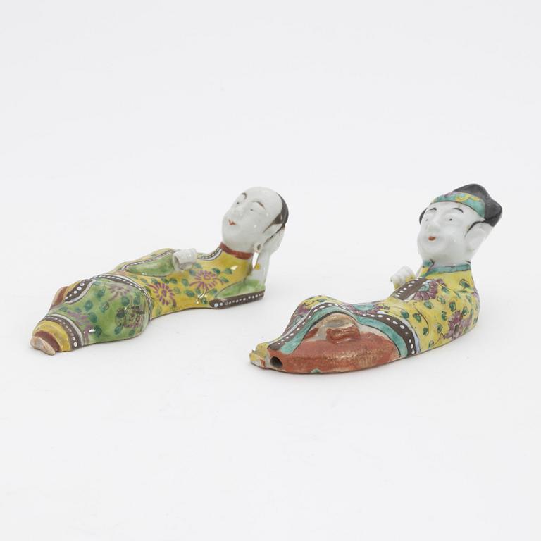 A set of two porcelain wall figures, late Qing dynasty.