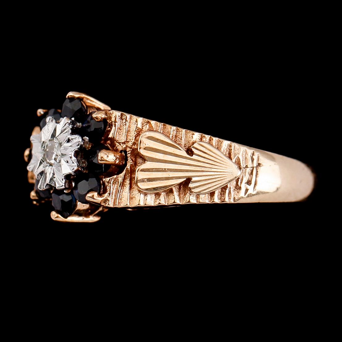 RING, 9 k guld med blå safirer och mindre diamant. Total vikt ca 3 gram.